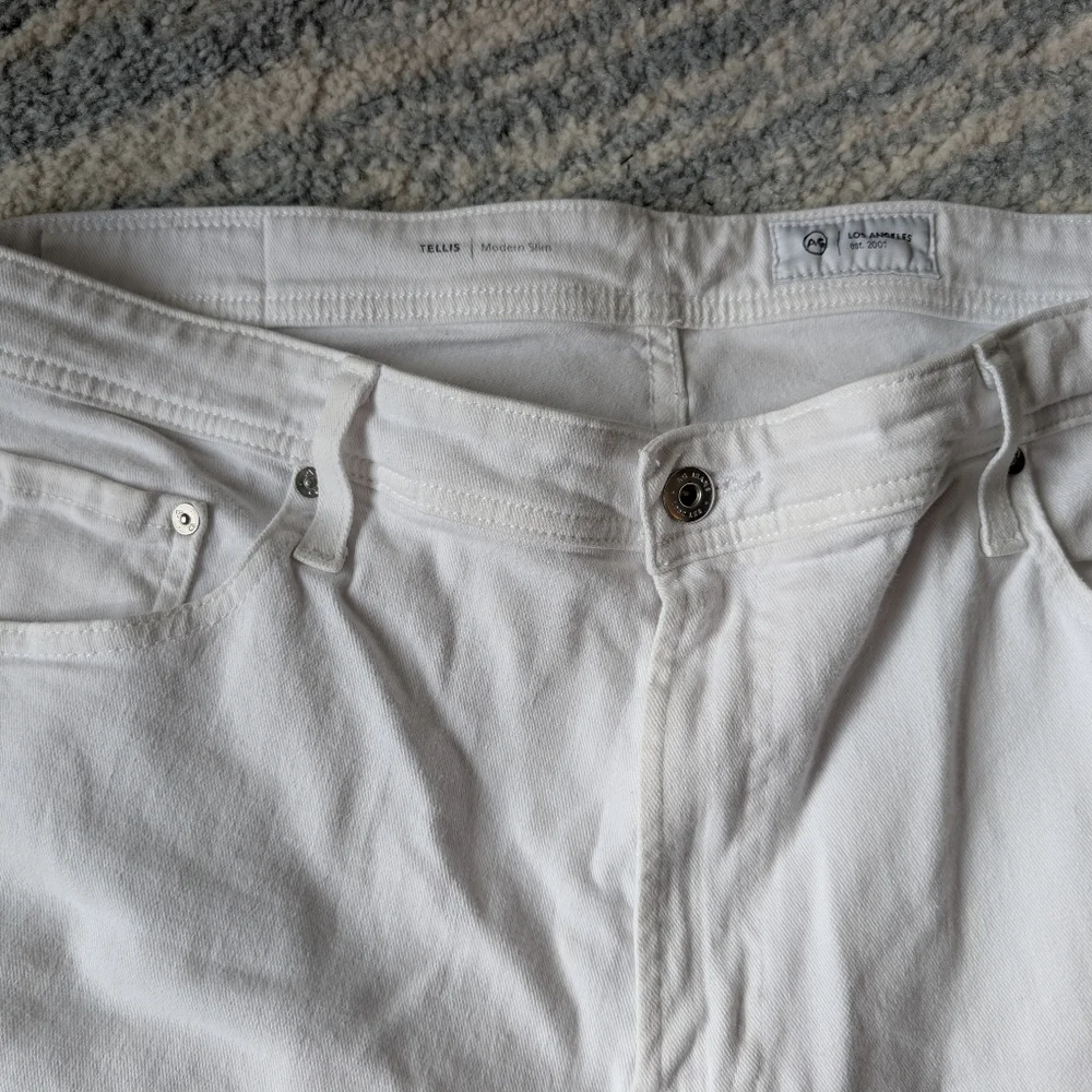 38x34 AG Adriano Goldschmied Tellis Modern Slim White EUC Tapered Leg